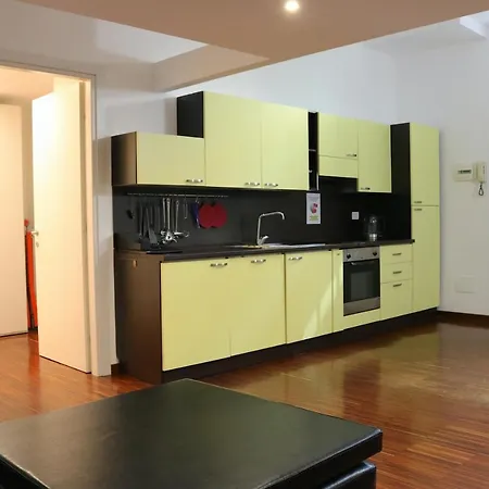 아파트 Cozy & Large Loft Famagosta
