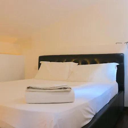 Cozy & Large Loft Famagosta 아파트 밀라노