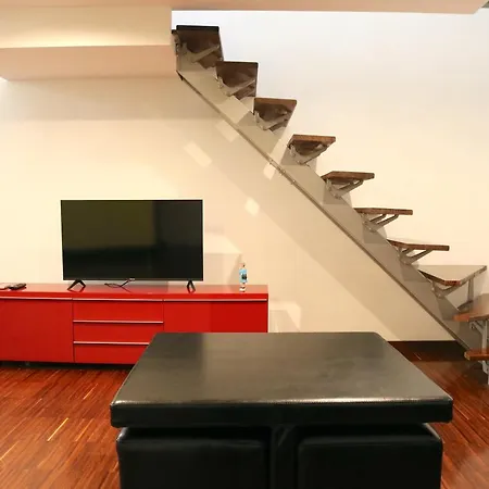 아파트 Cozy & Large Loft Famagosta